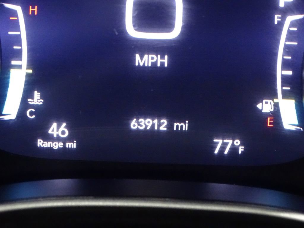 Used 2023 Chrysler Pacifica Touring-L image 38