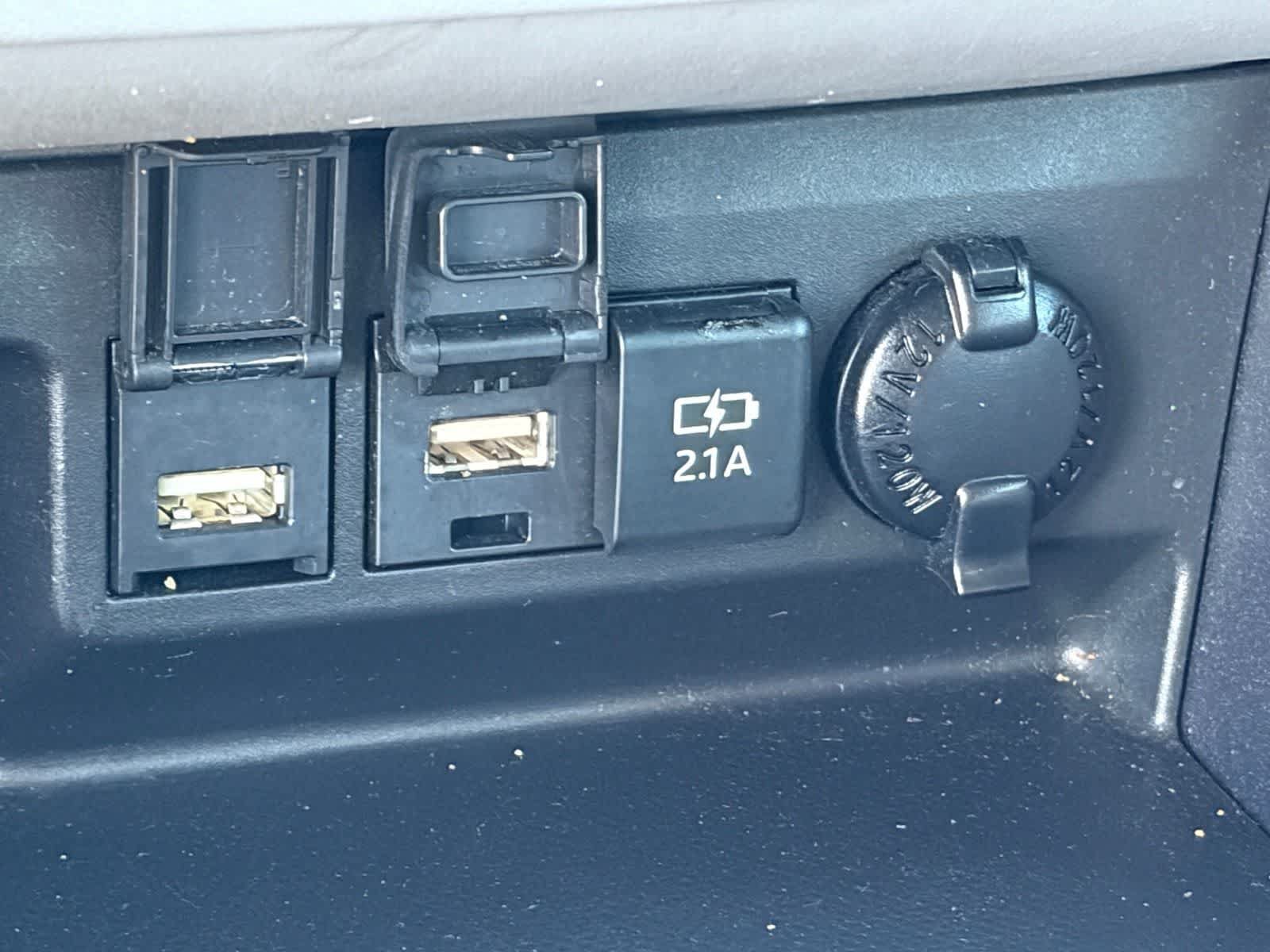 Used 2021 Toyota Highlander LE FWD image 30