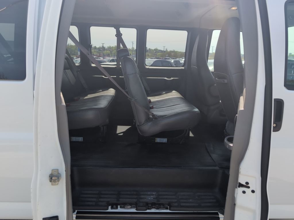 Used 2017 Chevrolet Express 3500 LS image 11