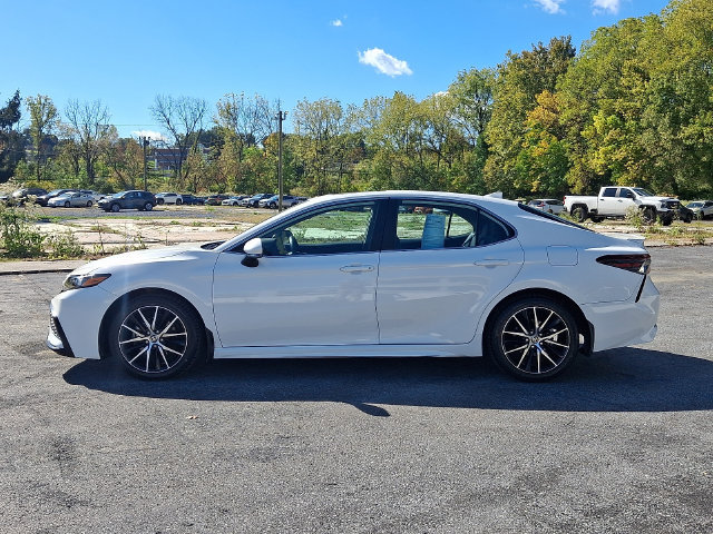 Used 2023 Toyota Camry SE w/ Cold Weather Package FWD image 5