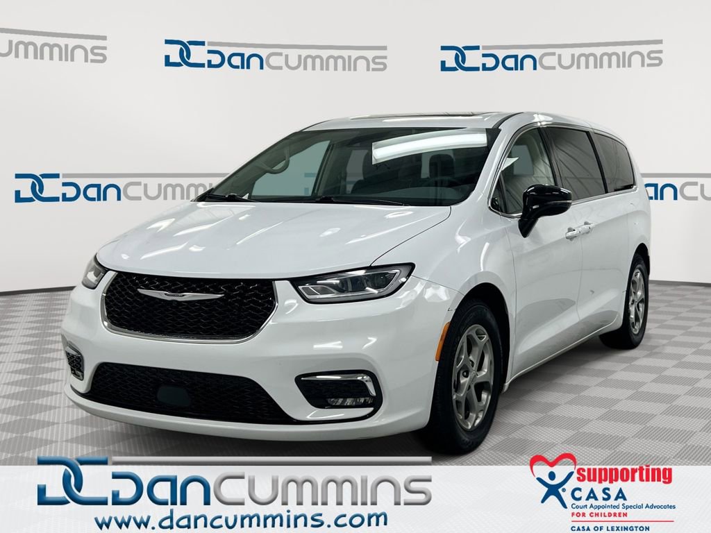 Used 2024 Chrysler Pacifica Limited image 1