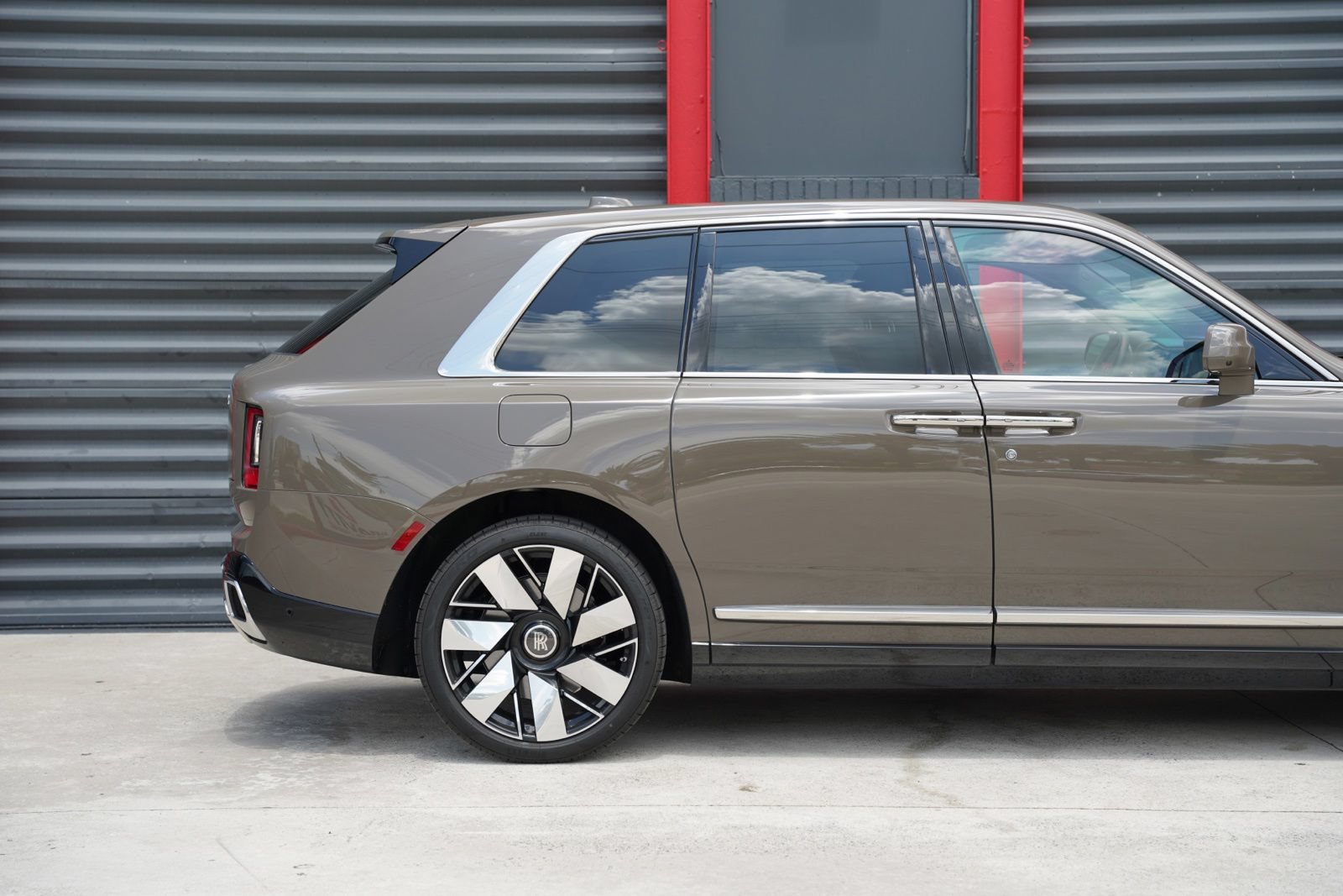 Used 2025 Rolls-Royce Cullinan AWD/4WD image 15