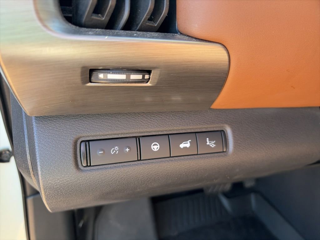 Certified 2024 Nissan Pathfinder Platinum image 14