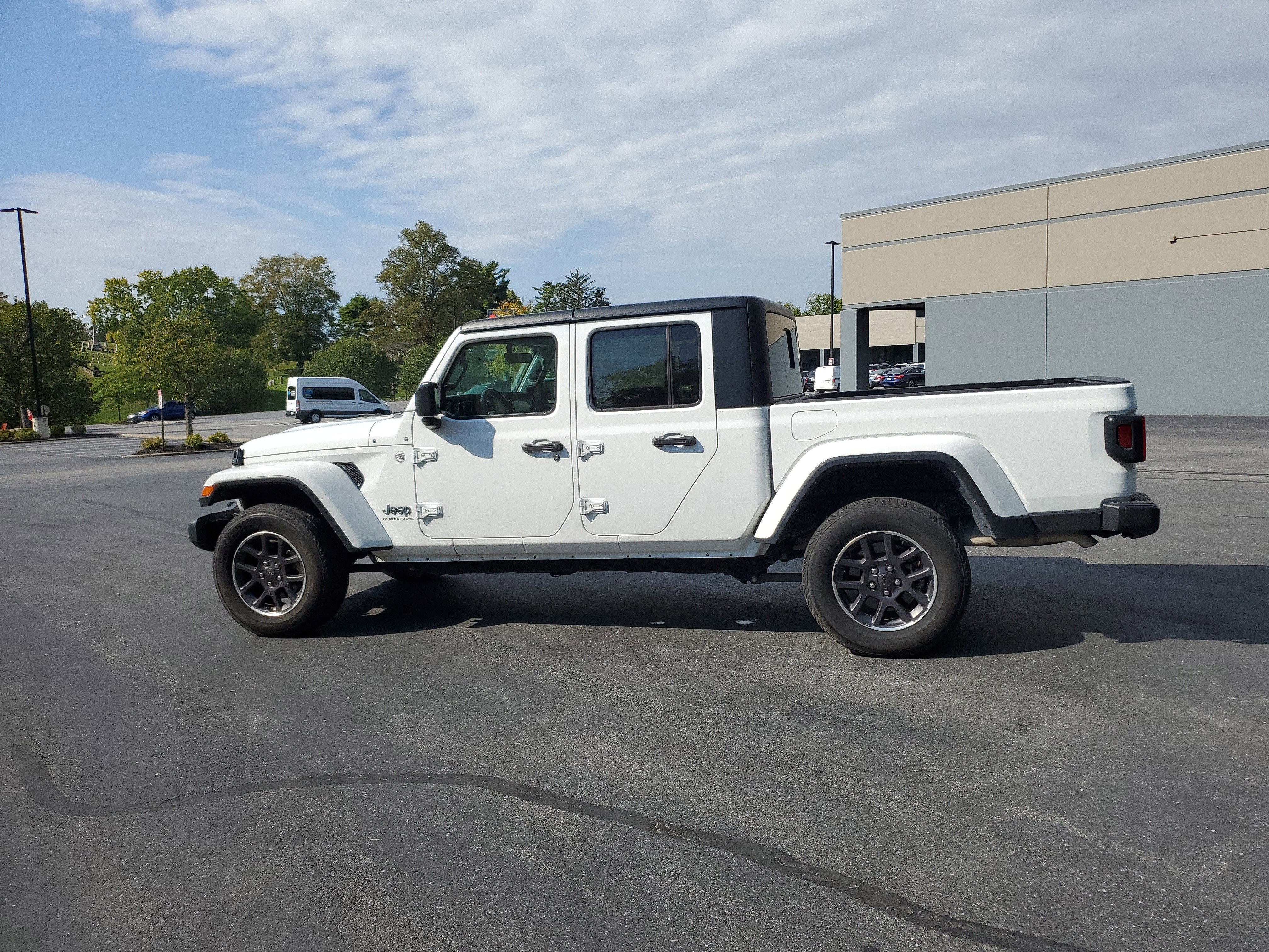 Certified 2023 Jeep Gladiator Overland image 8