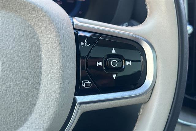 Certified 2023 Volvo XC60 T8 Plus w/ Climate Package image 28