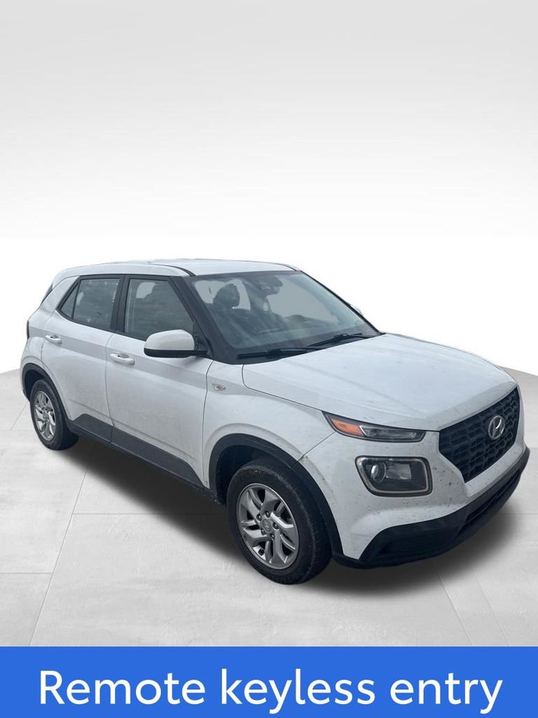 Used 2023 Hyundai Venue SE image 3