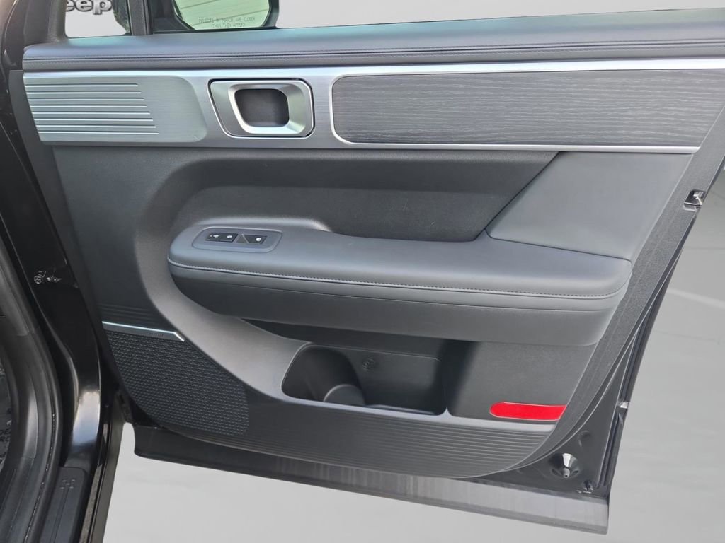 Used 2025 Hyundai Santa Fe Limited image 30