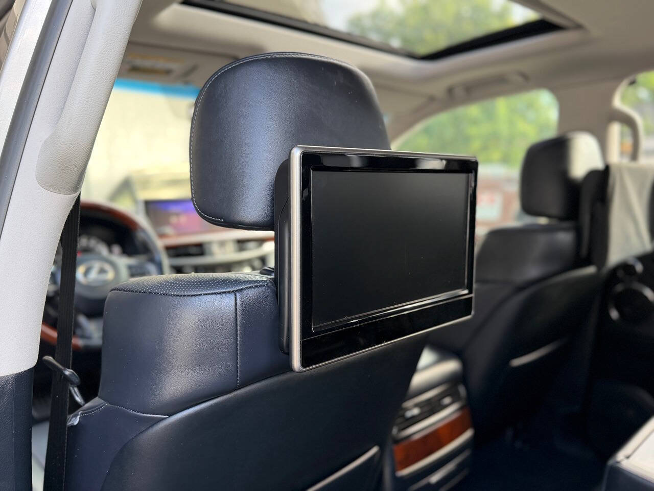 Used 2017 Lexus LX 570 4WD w/ Luxury Package image 81
