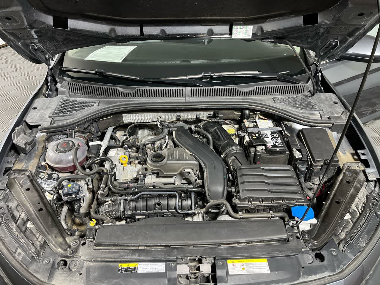 Used 2025 Volkswagen Jetta SE FWD image 12