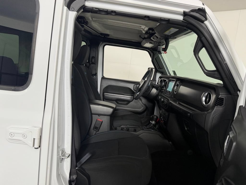 Used 2023 Jeep Wrangler Unlimited Rubicon 4xe AWD/4WD image 32