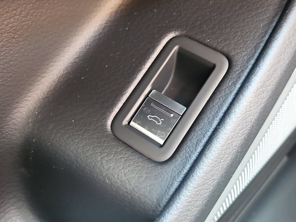 New 2026 Audi A8 L 3.0T AWD/4WD image 16