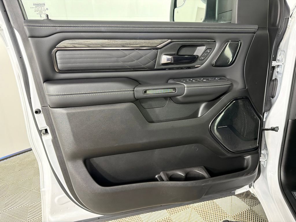 Used 2025 RAM 1500 Limited AWD/4WD image 12