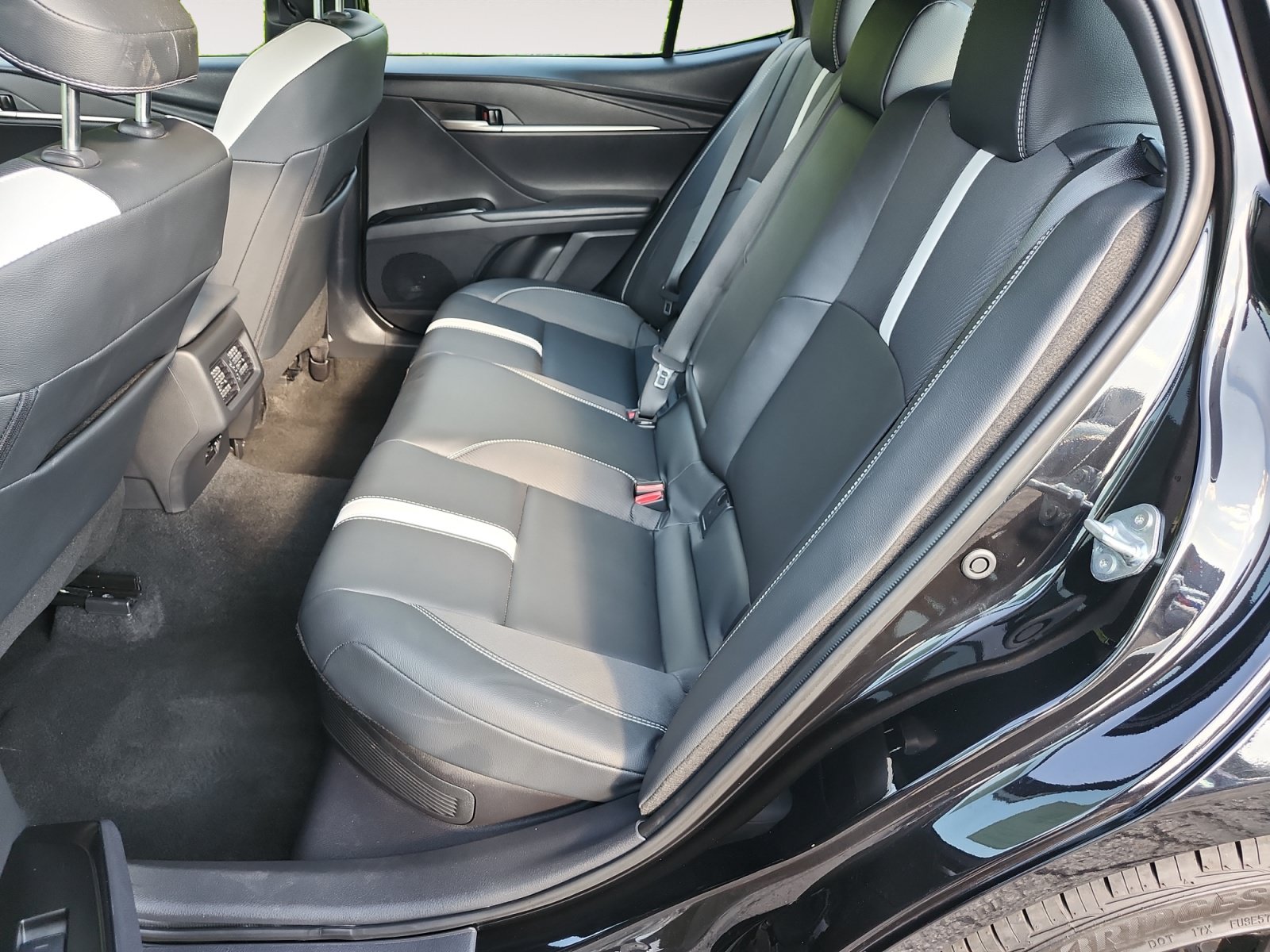 Used 2026 Toyota Camry SE FWD image 13