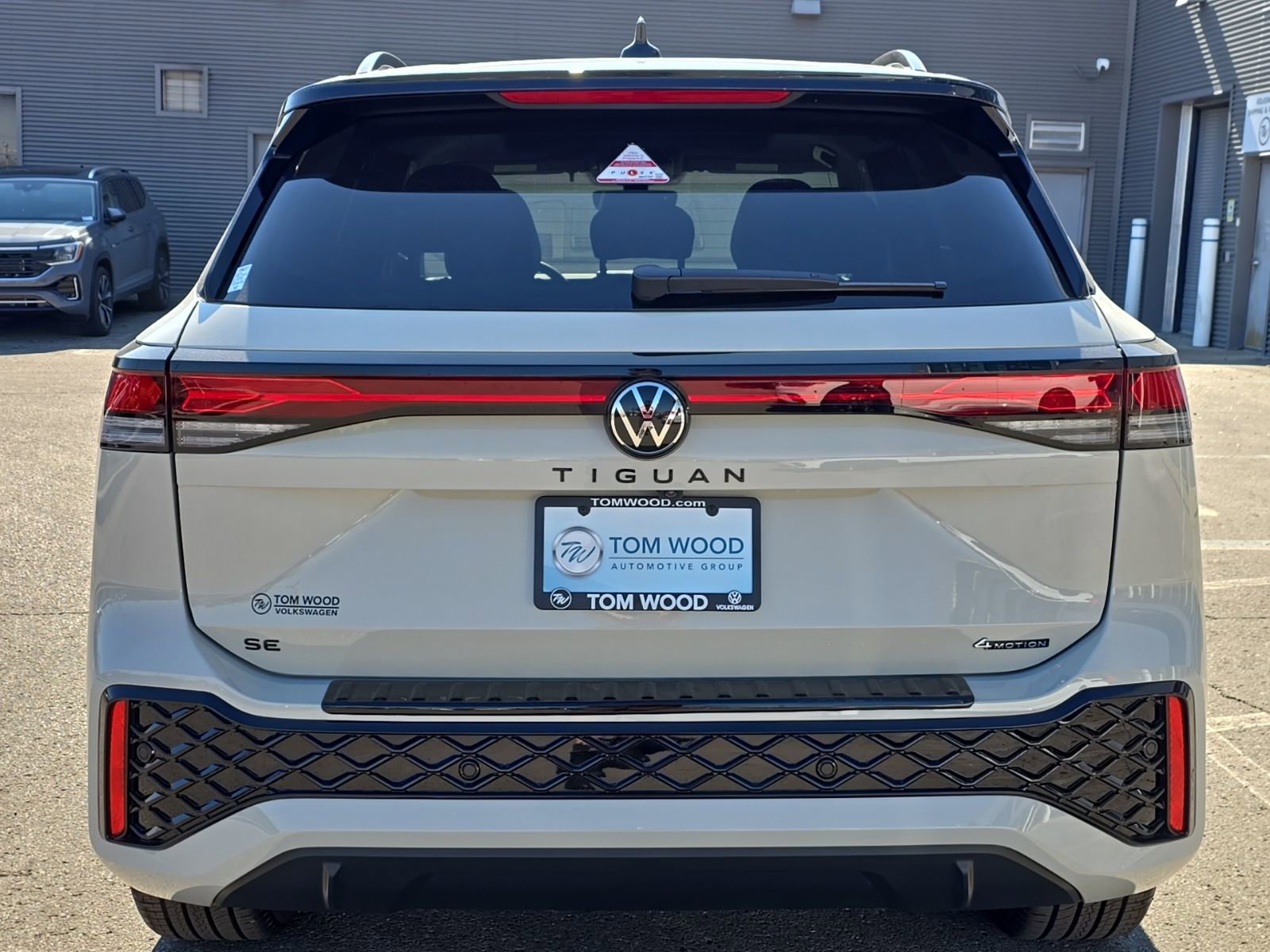 New 2026 Volkswagen Tiguan SE R-Line AWD/4WD image 10