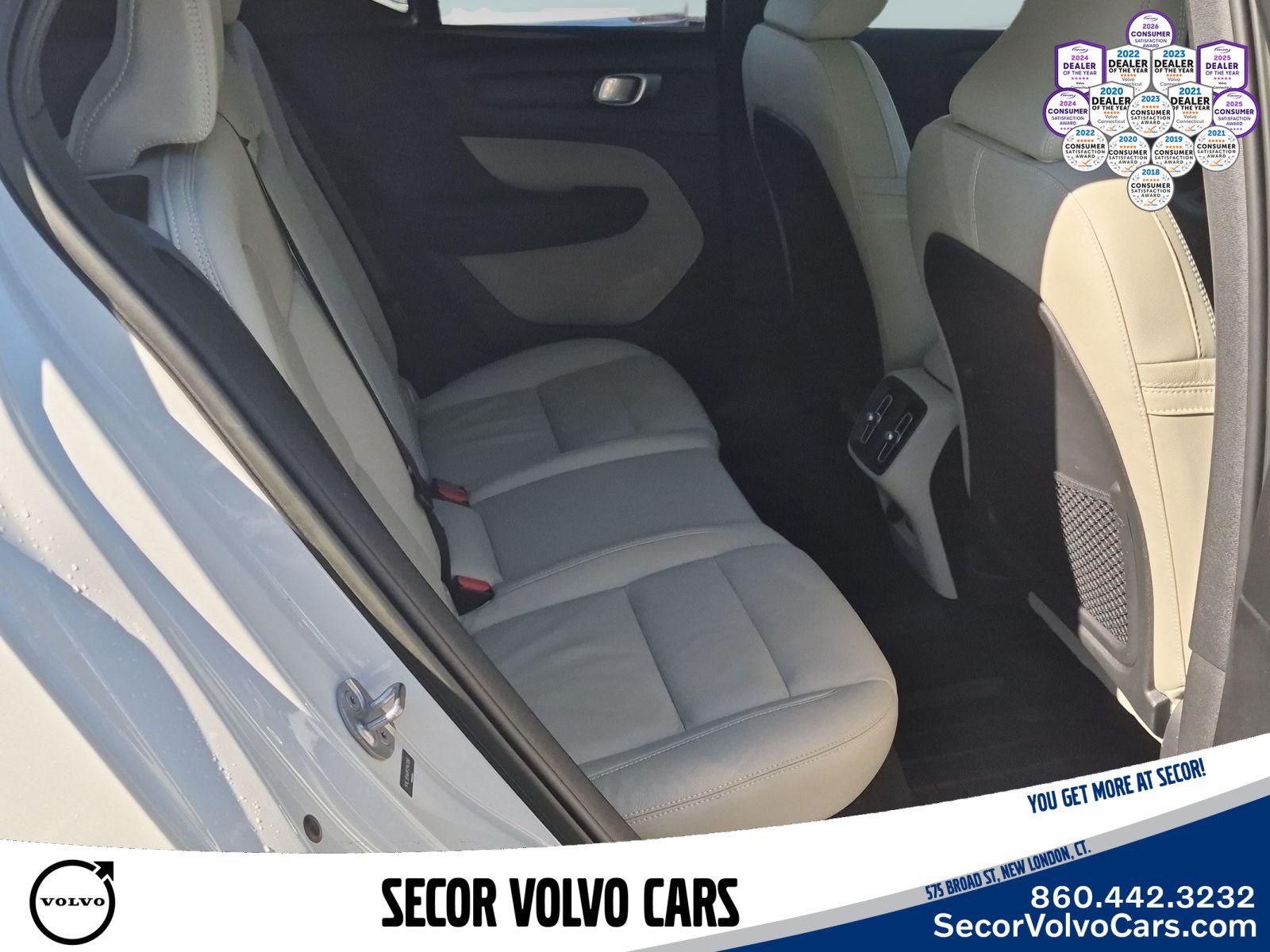 Used 2023 Volvo XC40 B5 Plus w/ Driver Assist Package AWD/4WD image 22