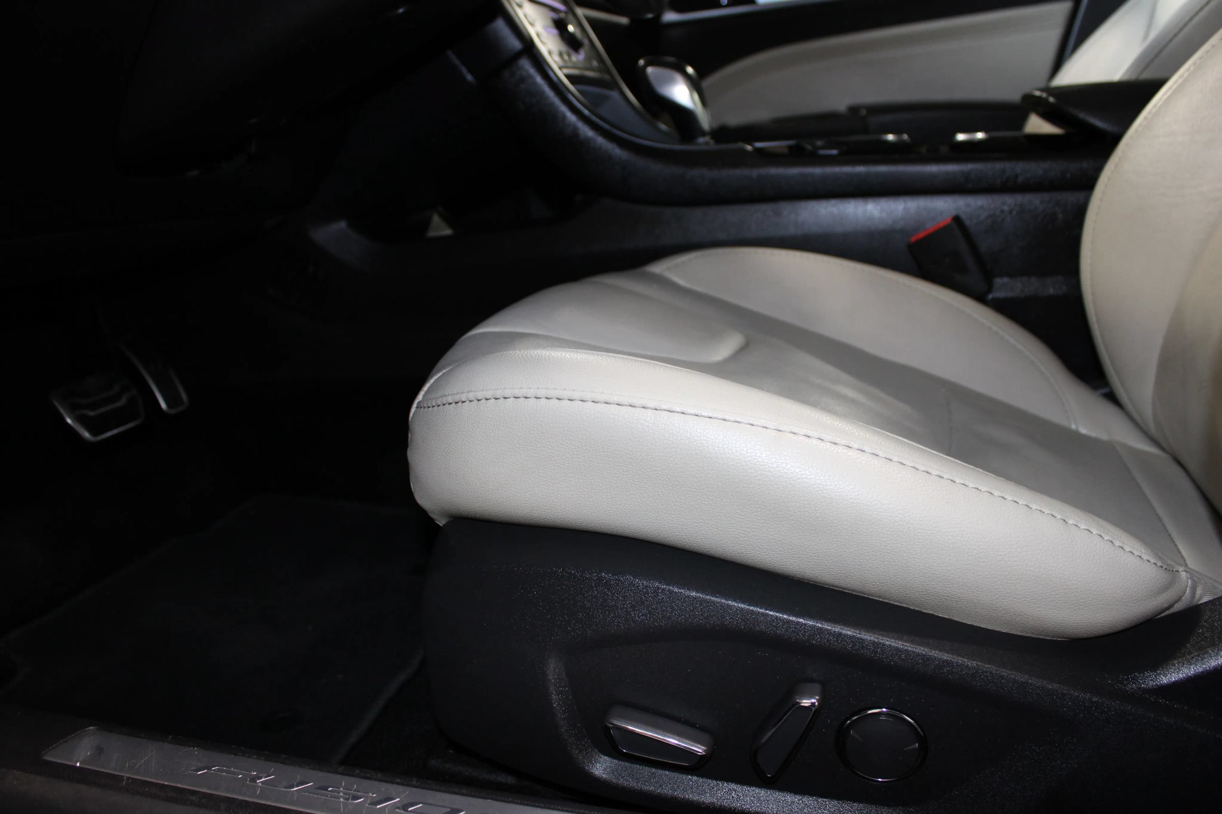 Used 2016 Ford Fusion Titanium AWD/4WD image 23