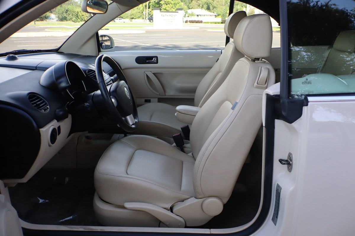Used 2008 Volkswagen Beetle SE FWD image 30