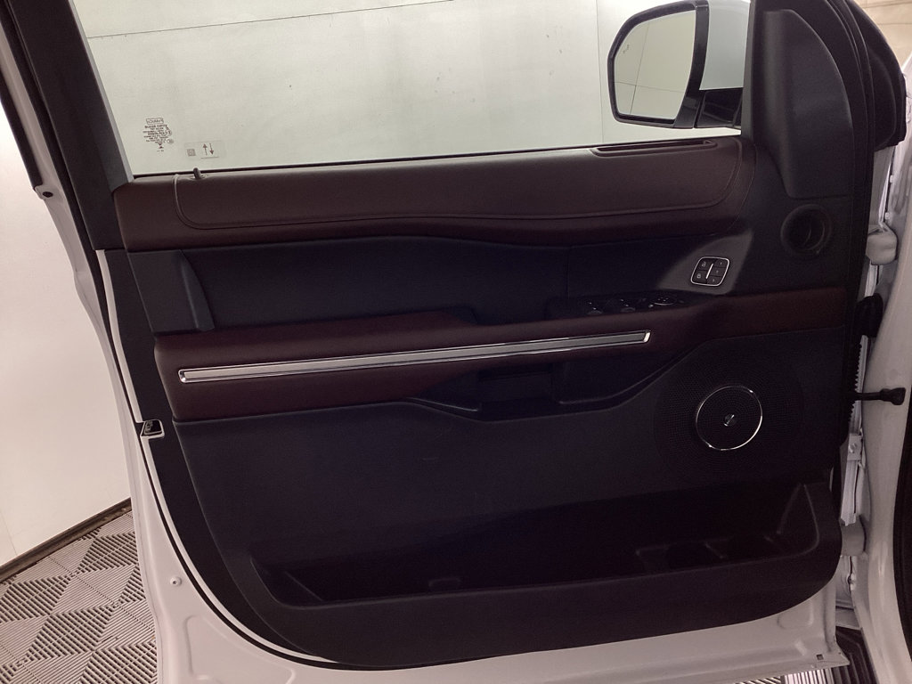 Used 2024 Ford Expedition Limited image 19