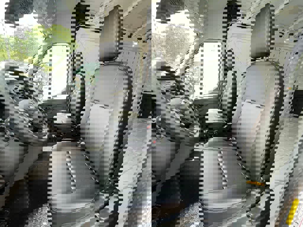 New 2025 Ford Transit 250 148 Medium Roof image 18