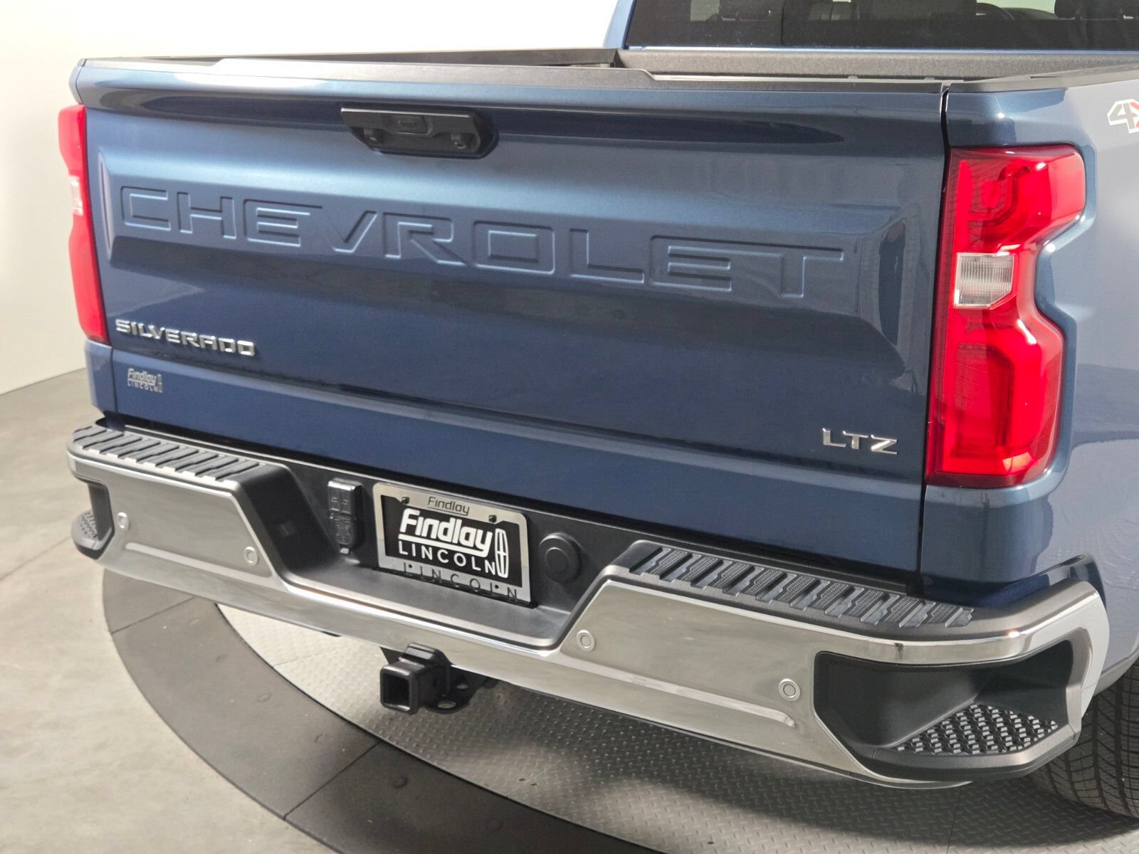 Used 2024 Chevrolet Silverado 1500 LTZ AWD/4WD image 5