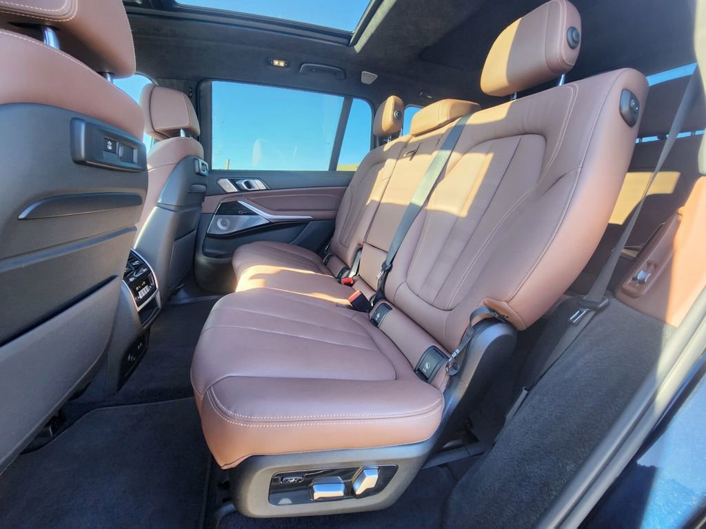 Used 2022 BMW X7 M50i w/ Dynamic Handling Package image 12