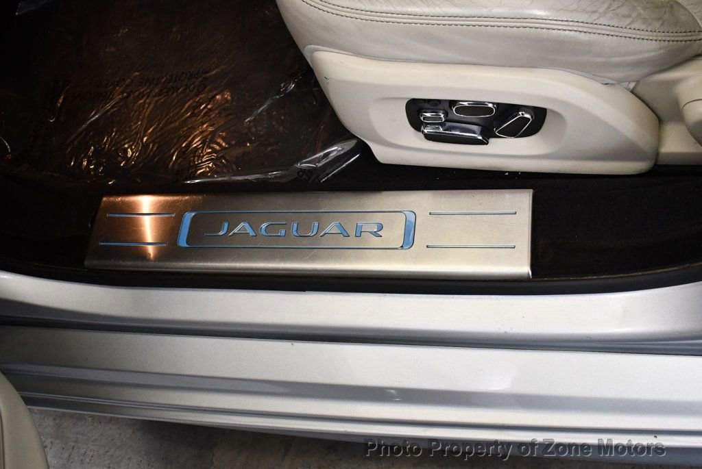 Used 2015 Jaguar XJ image 8