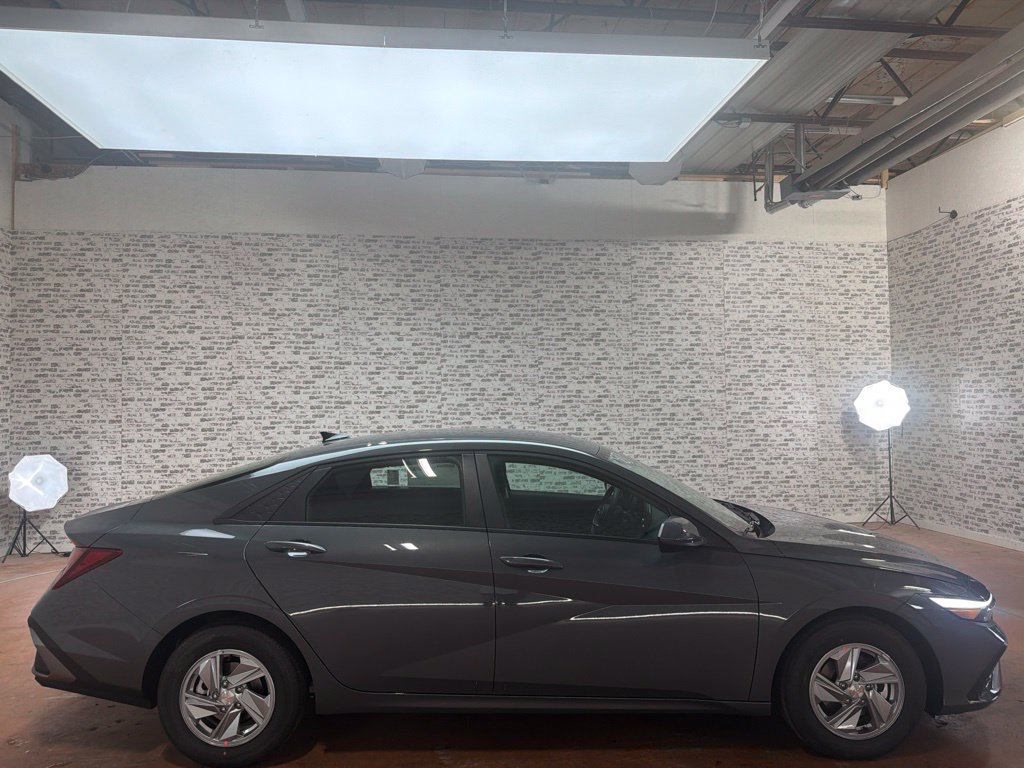 New 2026 Hyundai Elantra SE FWD image 8