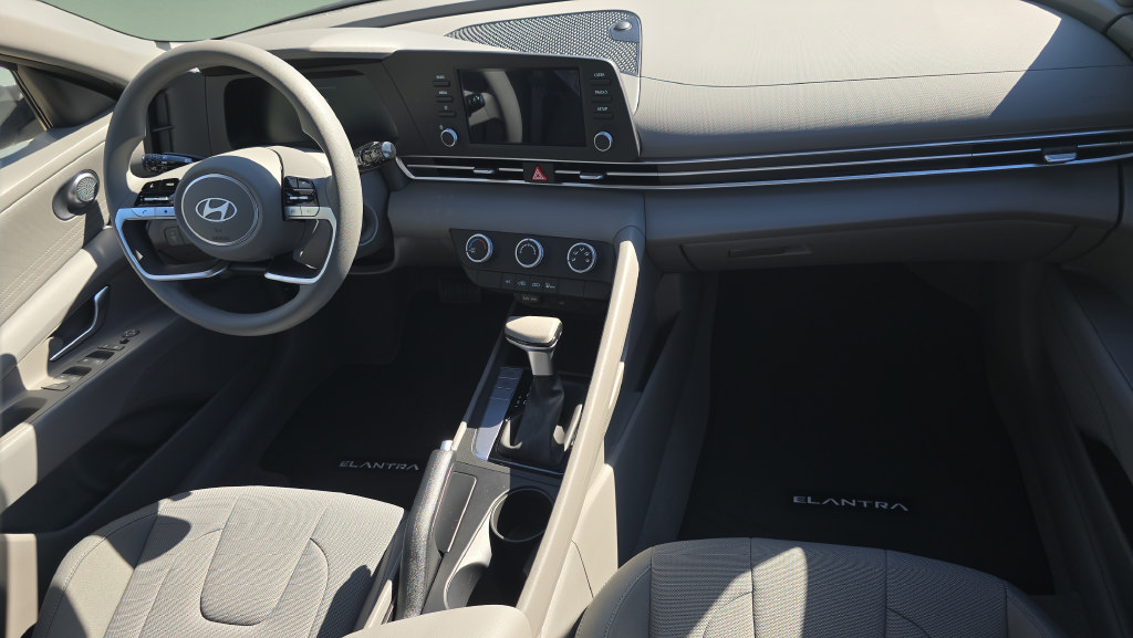 New 2026 Hyundai Elantra SE FWD image 18