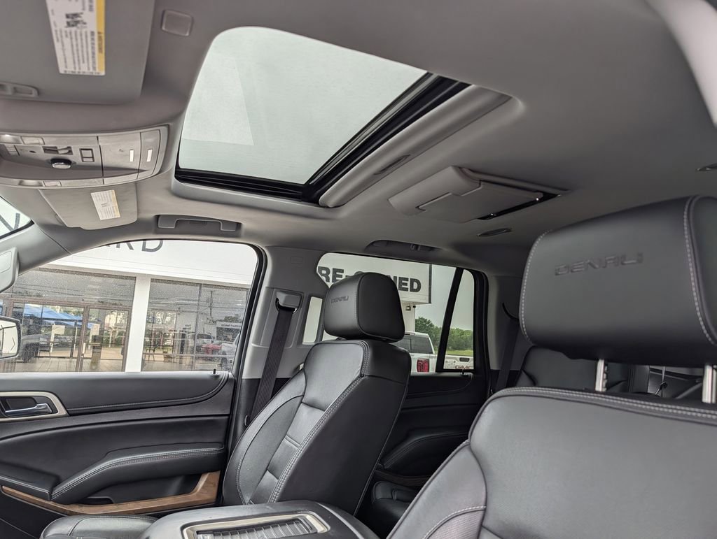 Used 2020 GMC Yukon Denali w/ Denali Premium Package AWD/4WD image 29