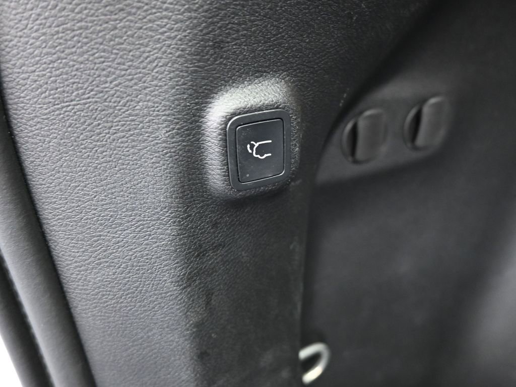 Used 2019 Jeep Cherokee Limited image 39