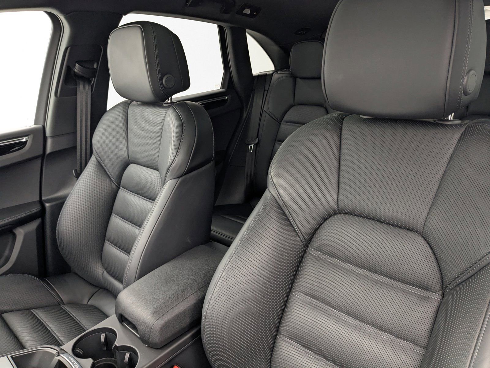 Certified 2025 Porsche Macan image 22