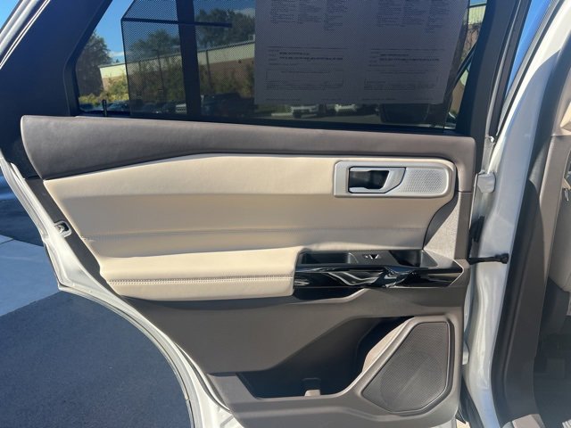 Used 2023 Ford Explorer Platinum w/ Technology Package image 18