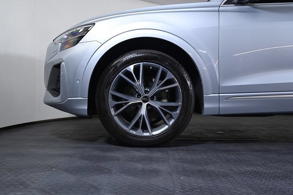 Used 2025 Audi Q8 Premium w/ Convenience Package AWD/4WD image 24