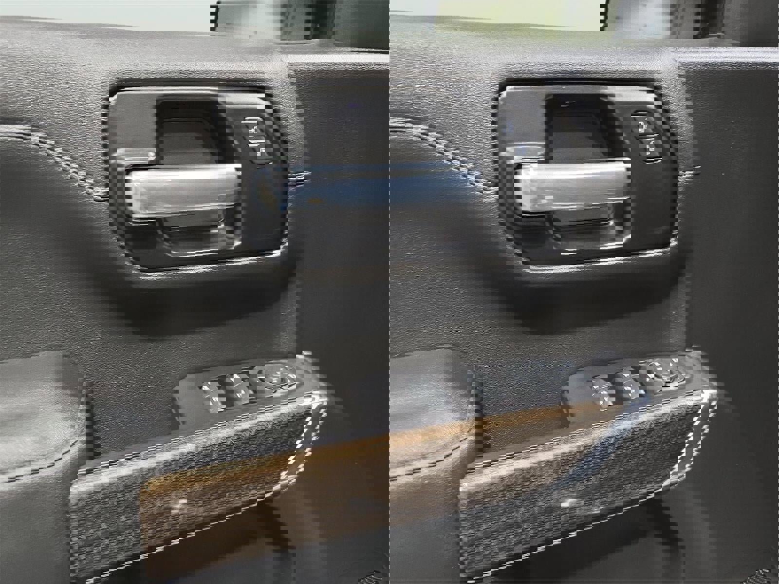 Used 2021 Chevrolet Silverado 1500 LT Trail Boss w/ Convenience Package II image 9