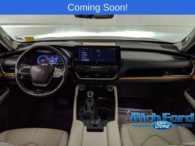 Used 2024 Toyota Grand Highlander Platinum image 2