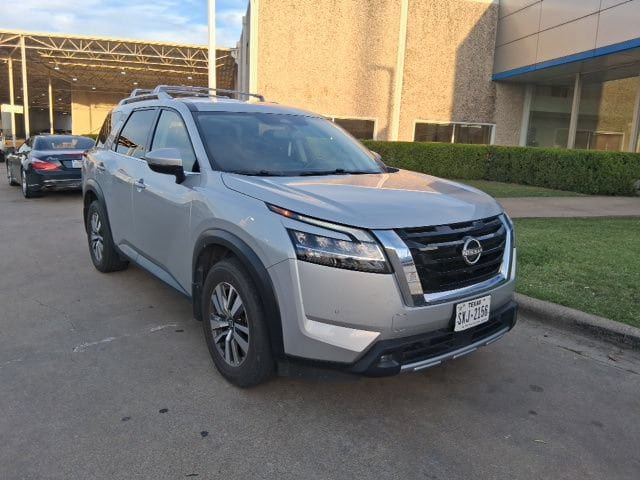 Used 2022 Nissan Pathfinder SL AWD/4WD image 1