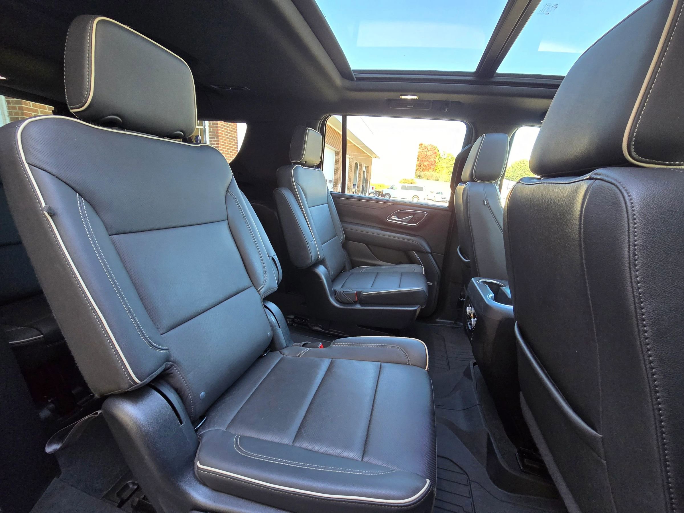Used 2023 GMC Yukon XL SLT image 15