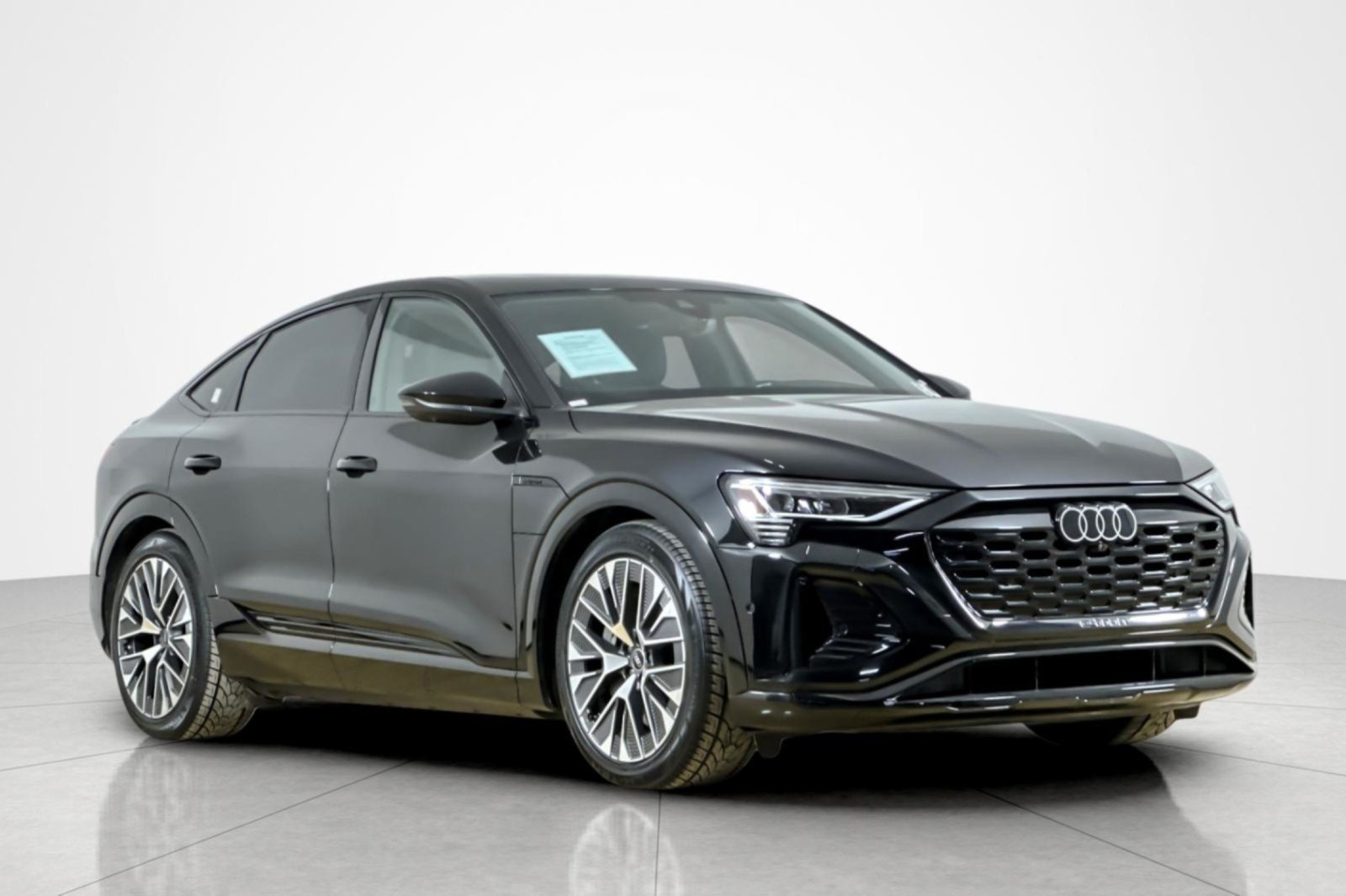 Used 2024 Audi Q8 e-tron Premium Plus AWD/4WD image 7