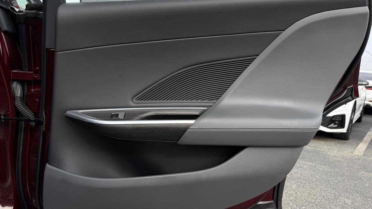 Used 2024 Lucid Air Touring image 35