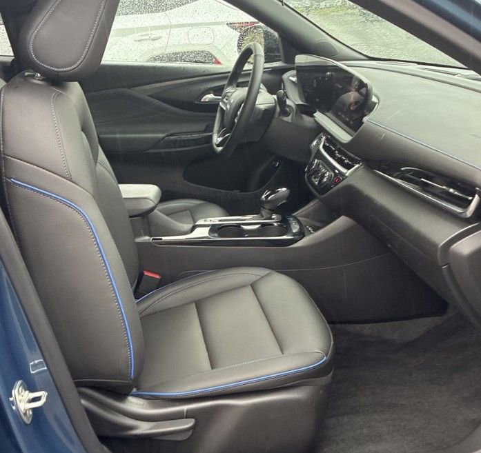 Used 2024 Buick Envista Sport Touring w/ Convenience I Package FWD image 9