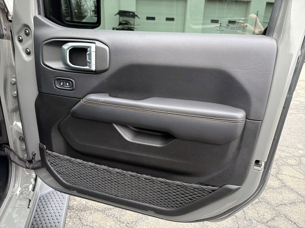 Used 2022 Jeep Wrangler Unlimited Sahara AWD/4WD image 15