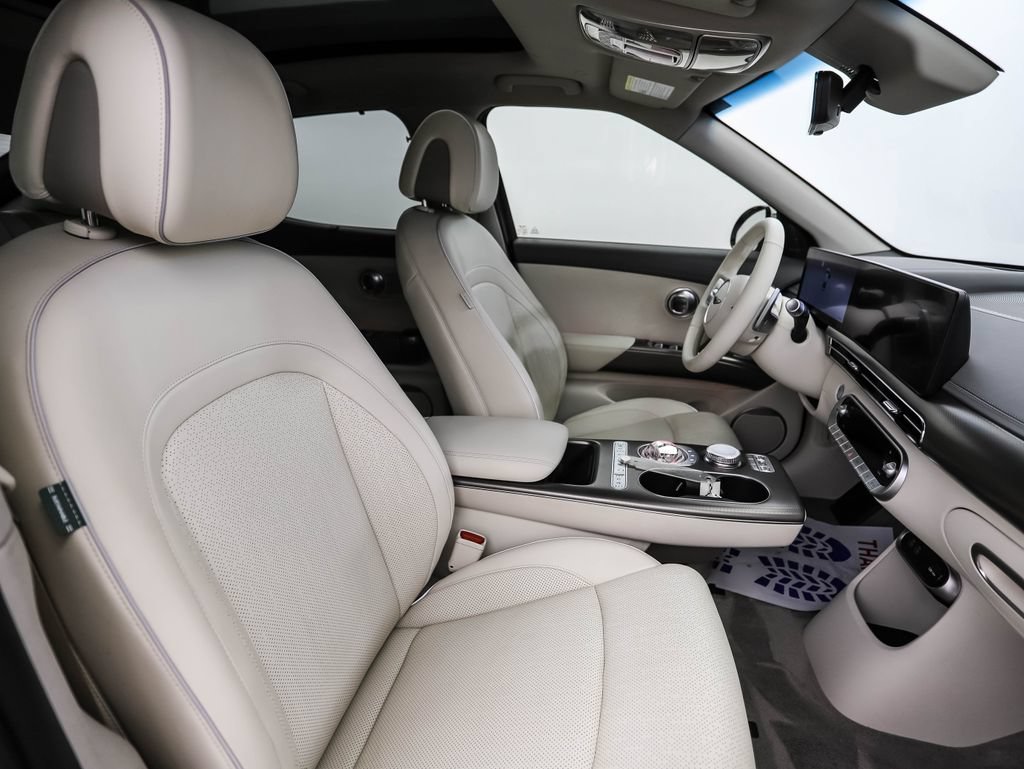 Used 2023 Genesis GV60 Advanced AWD/4WD image 31