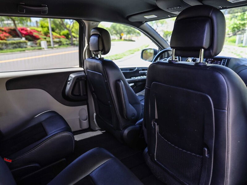Used 2018 Dodge Grand Caravan SXT FWD image 23