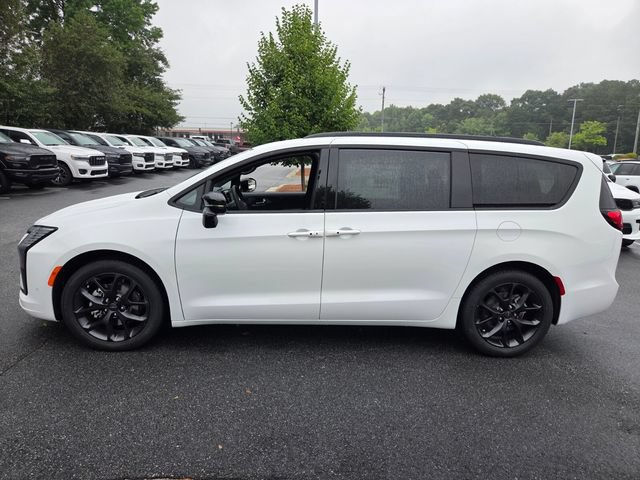 New 2027 Chrysler Pacifica Limited w/ S Appearance Package FWD image 4