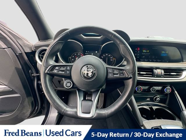 Used 2023 Alfa Romeo Stelvio Ti AWD/4WD image 17