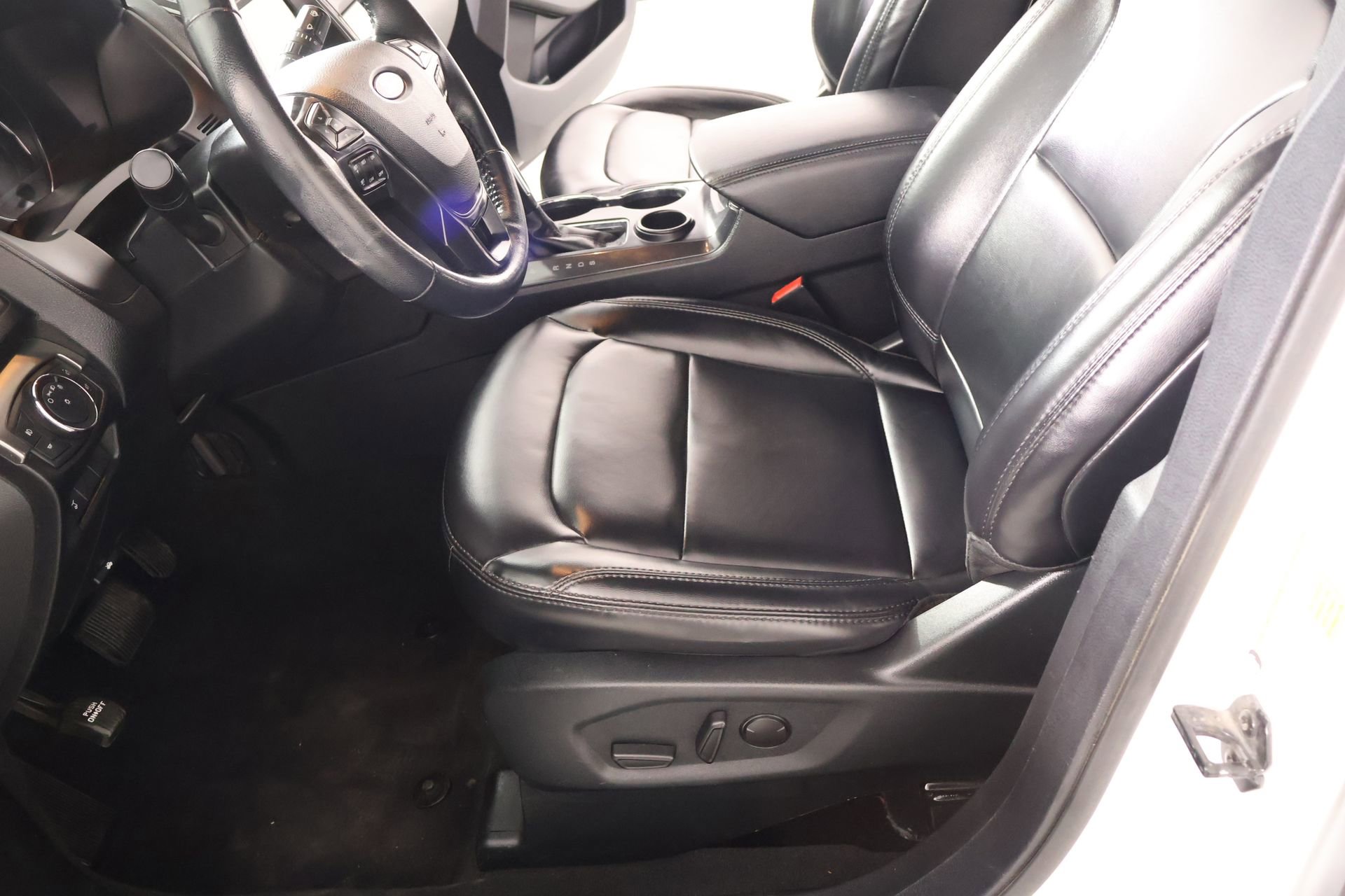 Used 2019 Ford Explorer XLT w/ Equipment Group 202A FWD image 11