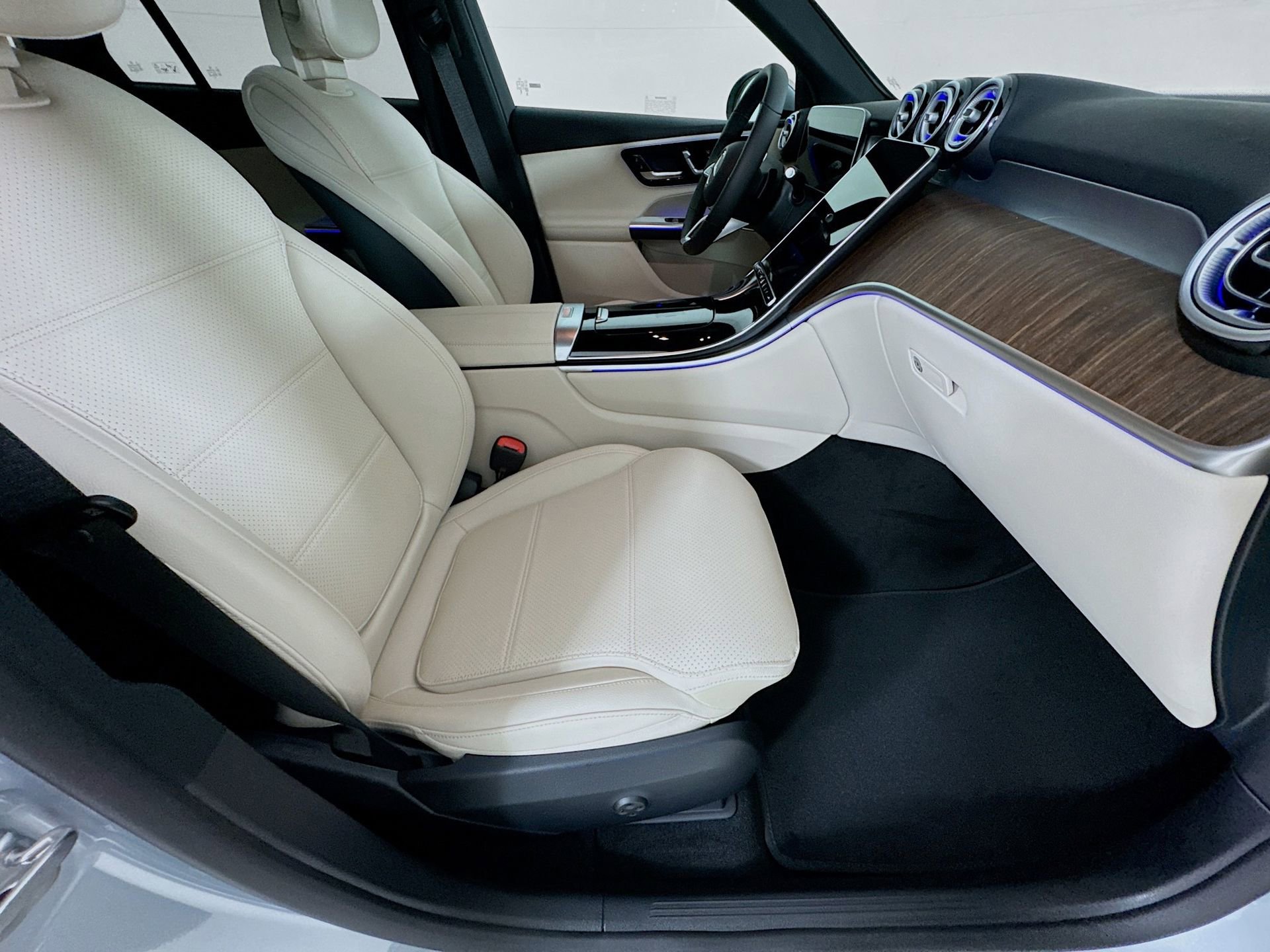 New 2026 Mercedes-Benz GLC 300 image 30