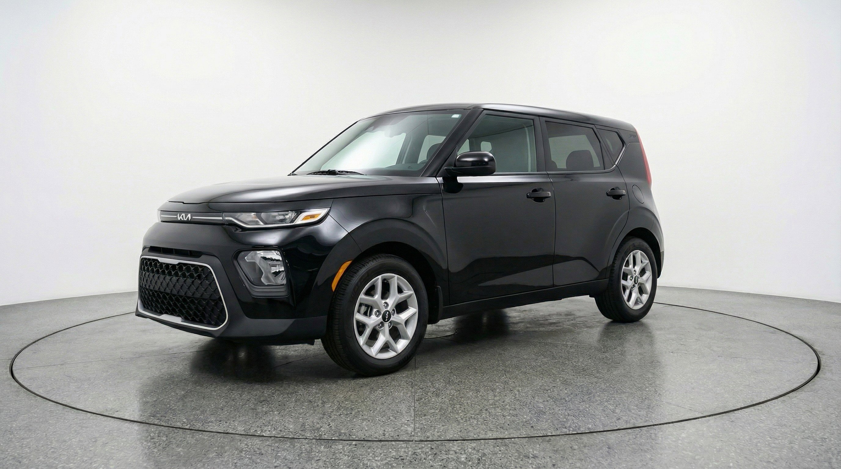Used 2025 Kia Soul LX w/ LX Technology Package image 3