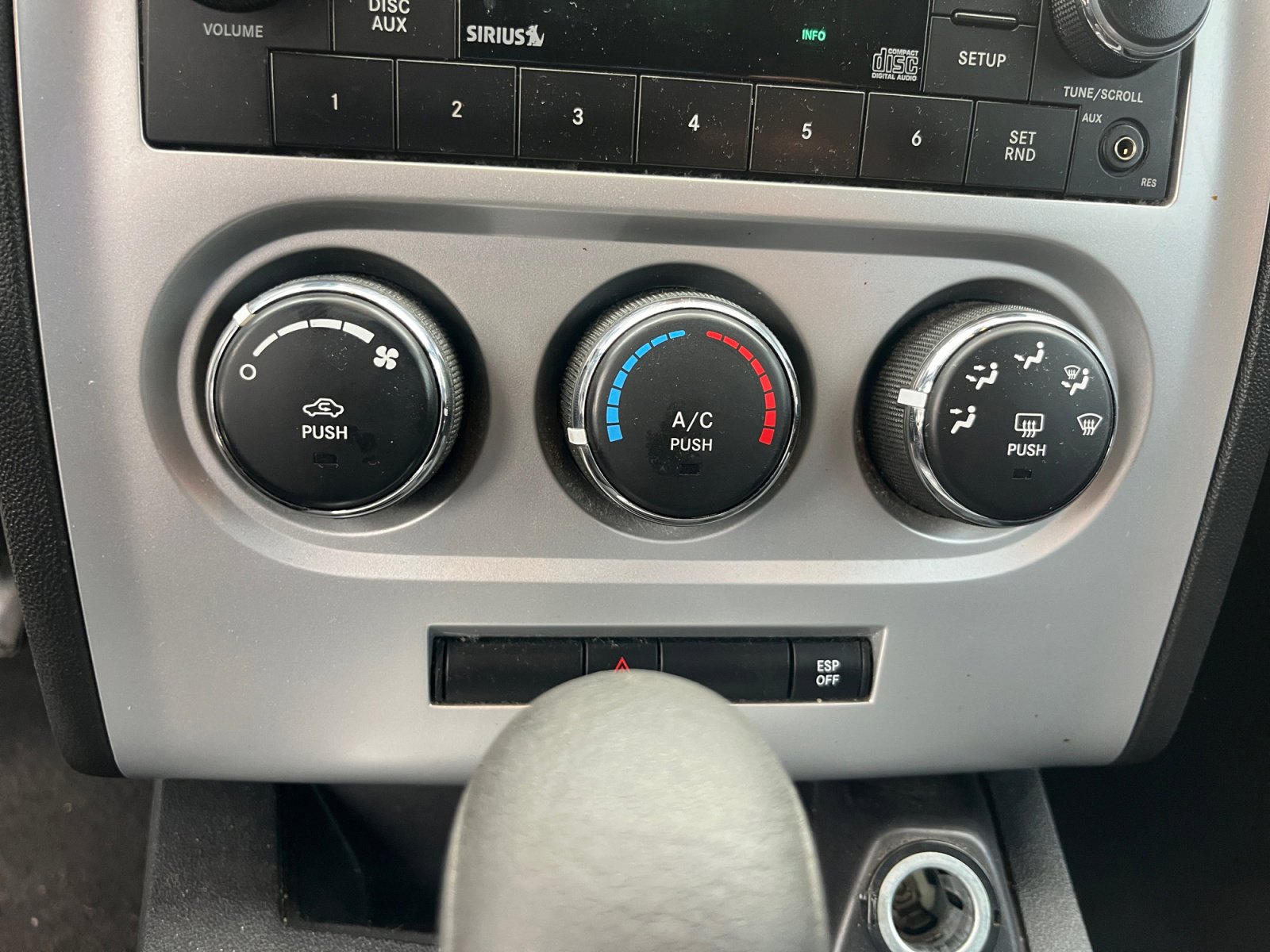 Used 2010 Dodge Challenger SE image 30