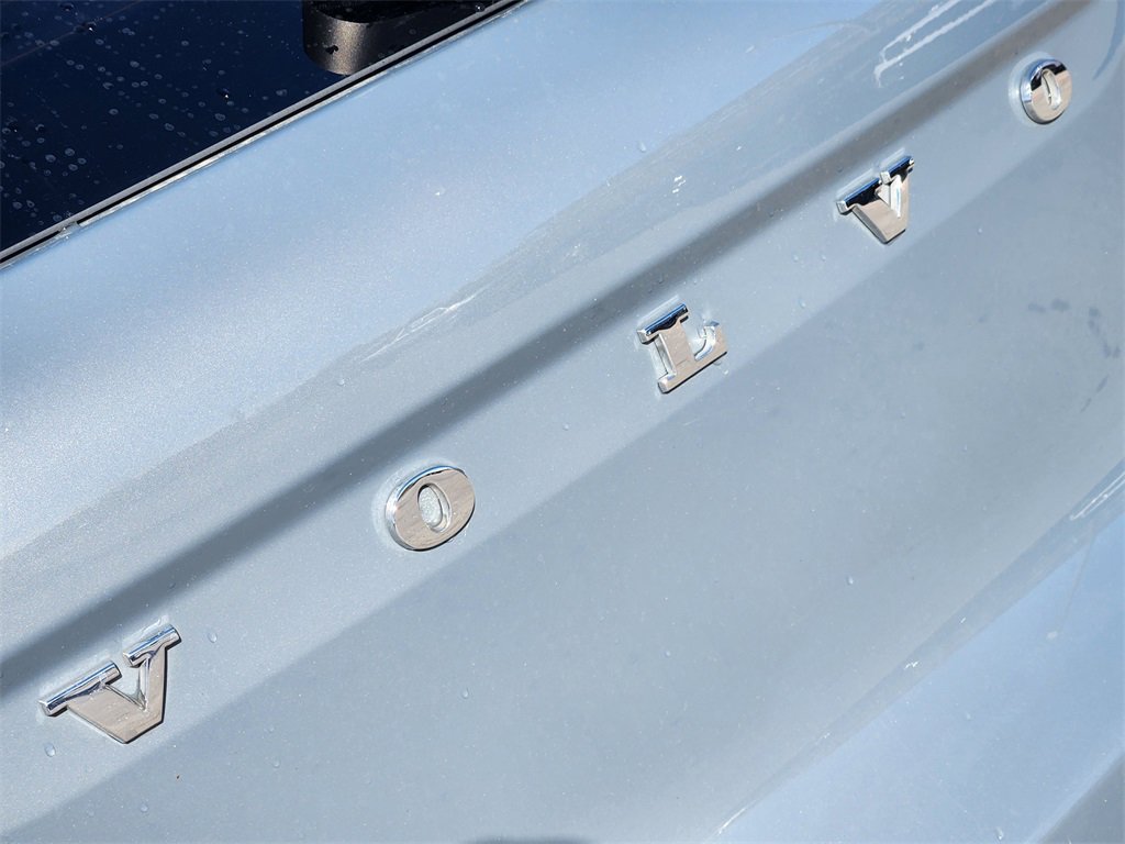 Used 2020 Volvo XC40 T5 Momentum w/ Protection Package Premier image 11